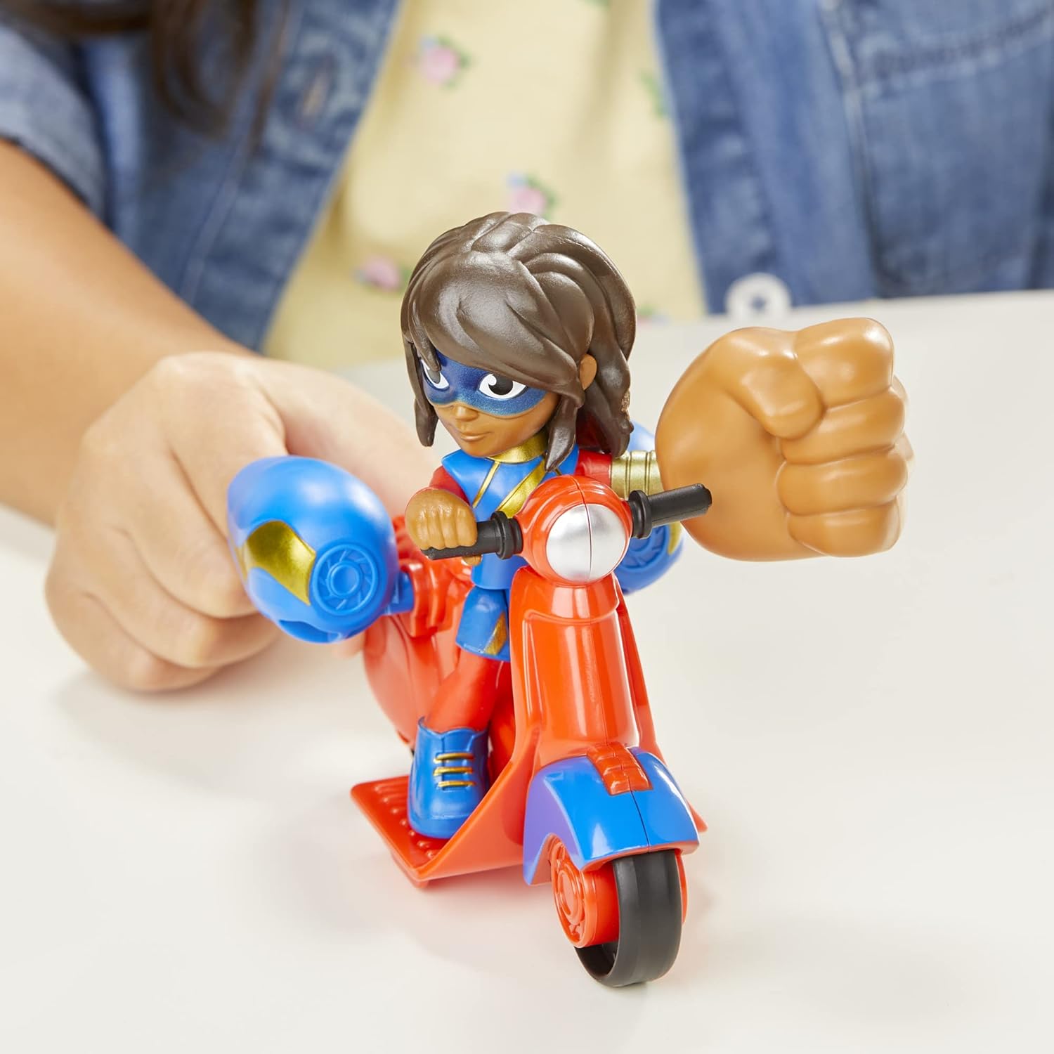 Ms. Marvel Action Figure and Vehicle V747