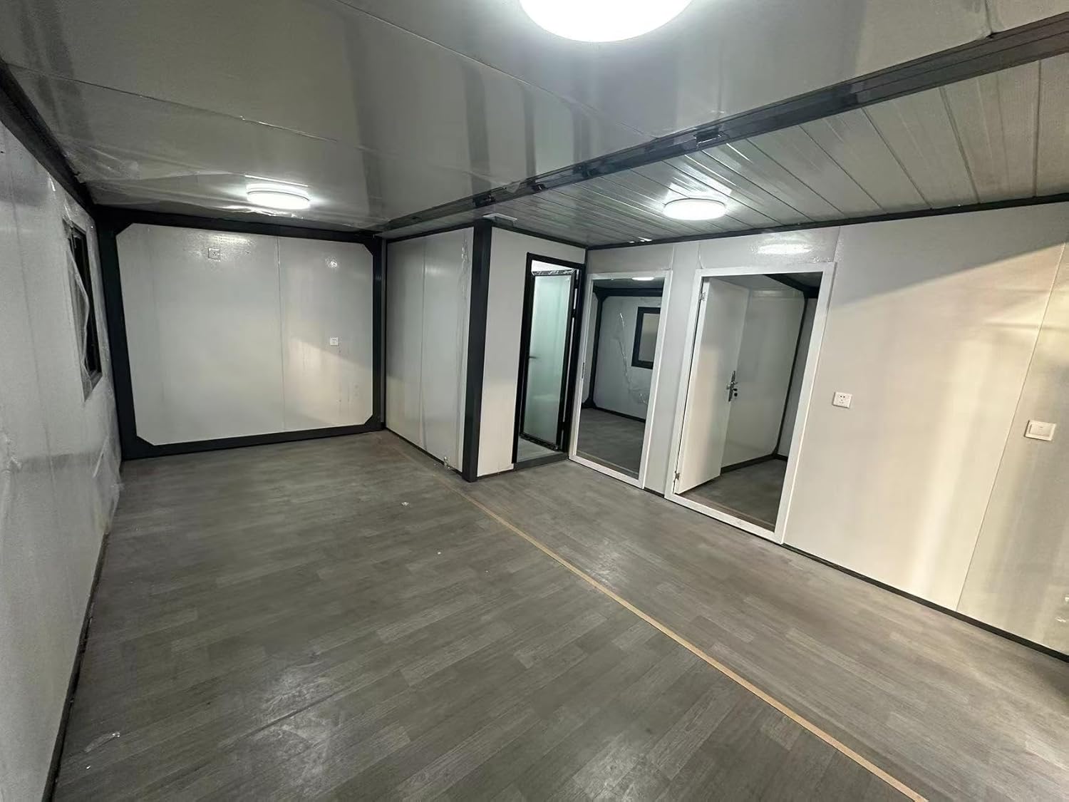 Prefabricated White Expandable Modern Prefab House with 1 Bathroom 1 Living Room and 2 Bedroom J72020