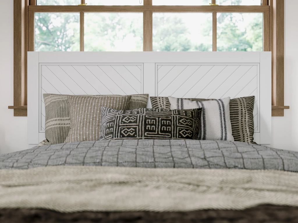 White Solid Wood Queen Foundation Bed Frame with Matching Footboard L981612