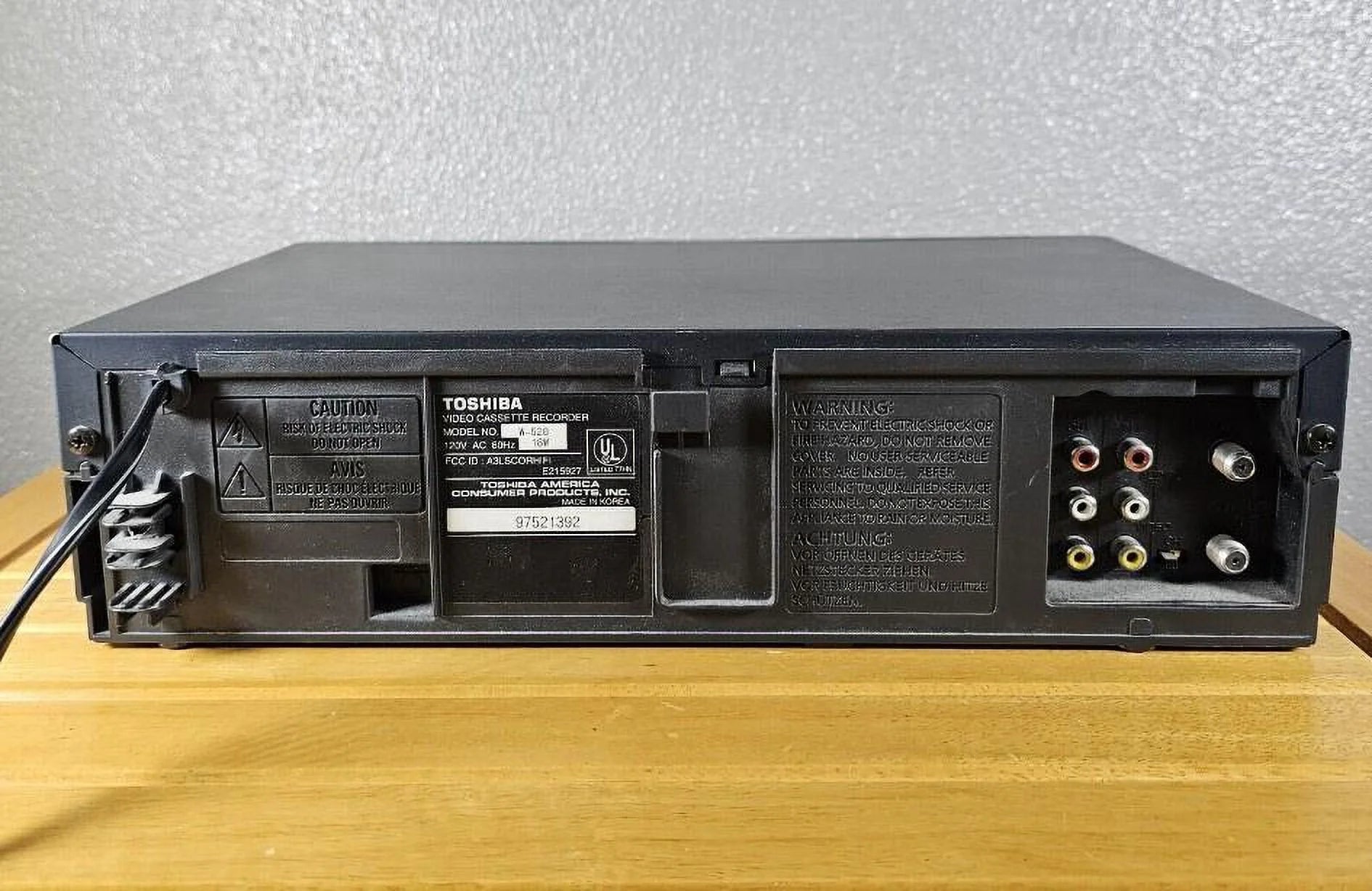 Black 4 Head Hi Fi Stereo VCR R300