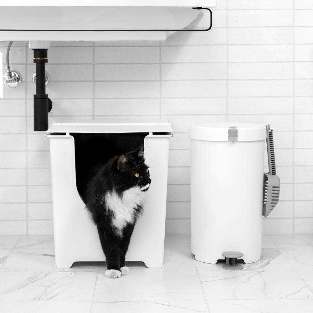 Flip Litter Box with Scoop and Reusable Liner R875534