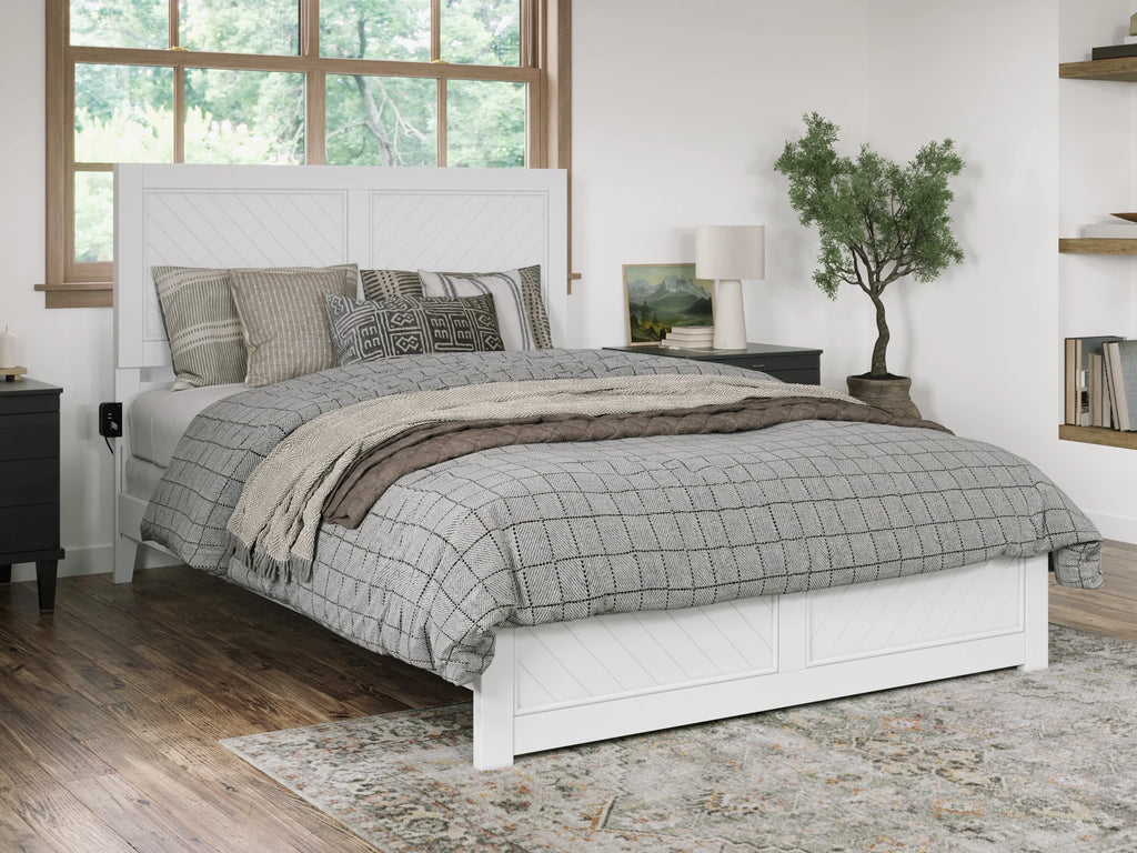 White Solid Wood Queen Foundation Bed Frame with Matching Footboard L981612