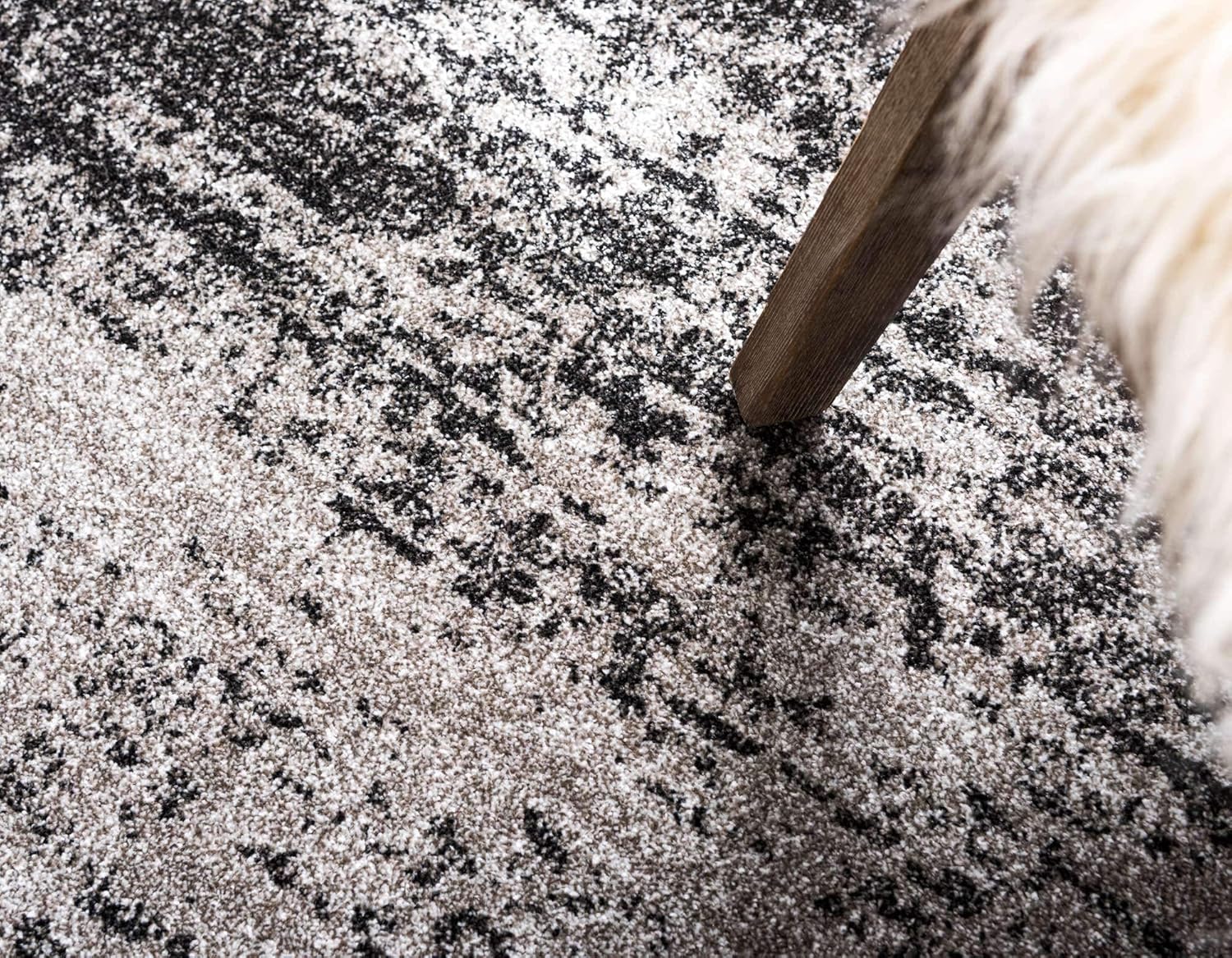 Dark Gray/Ivory 6' 1" x 9' Rectangle Area Rug M5703