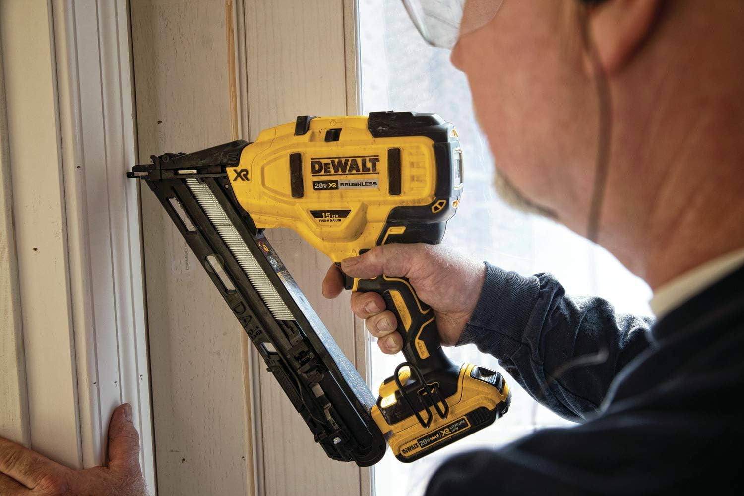 20V MAX Cordless Angled Finish Nailer Kit A161323
