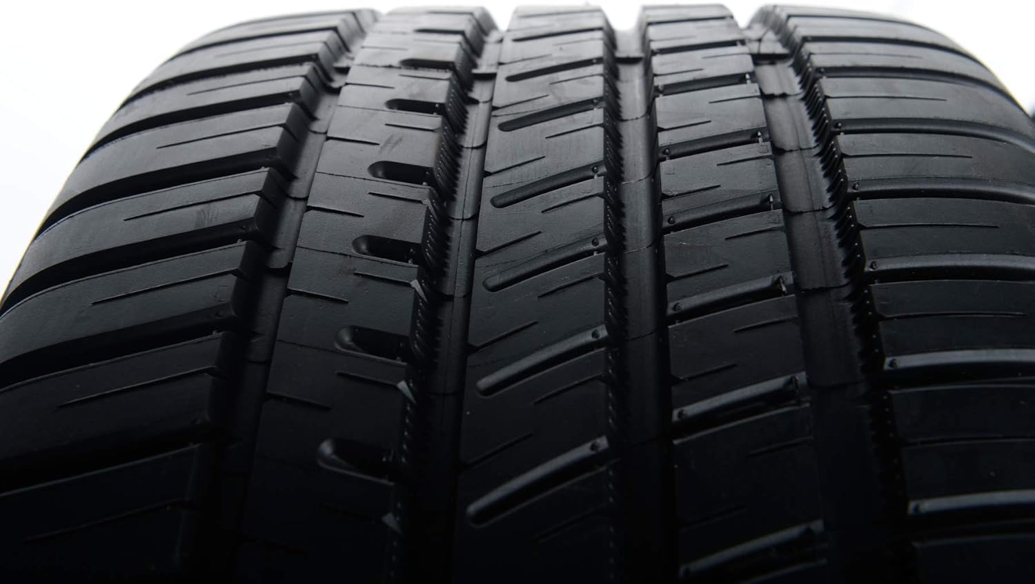 All-Season Tire 255/55R19/XL 111V N4708