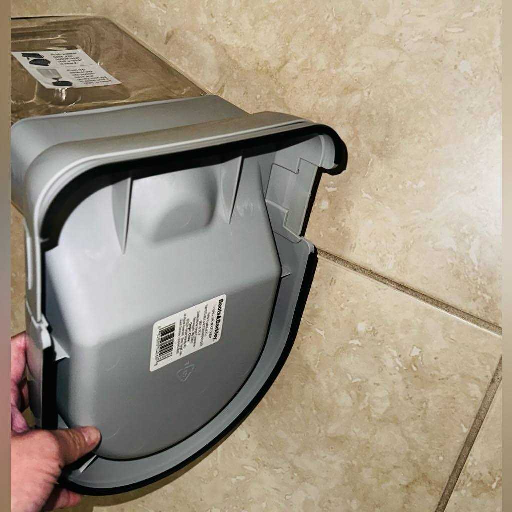 Gravity Cat Dog Waterer T986710