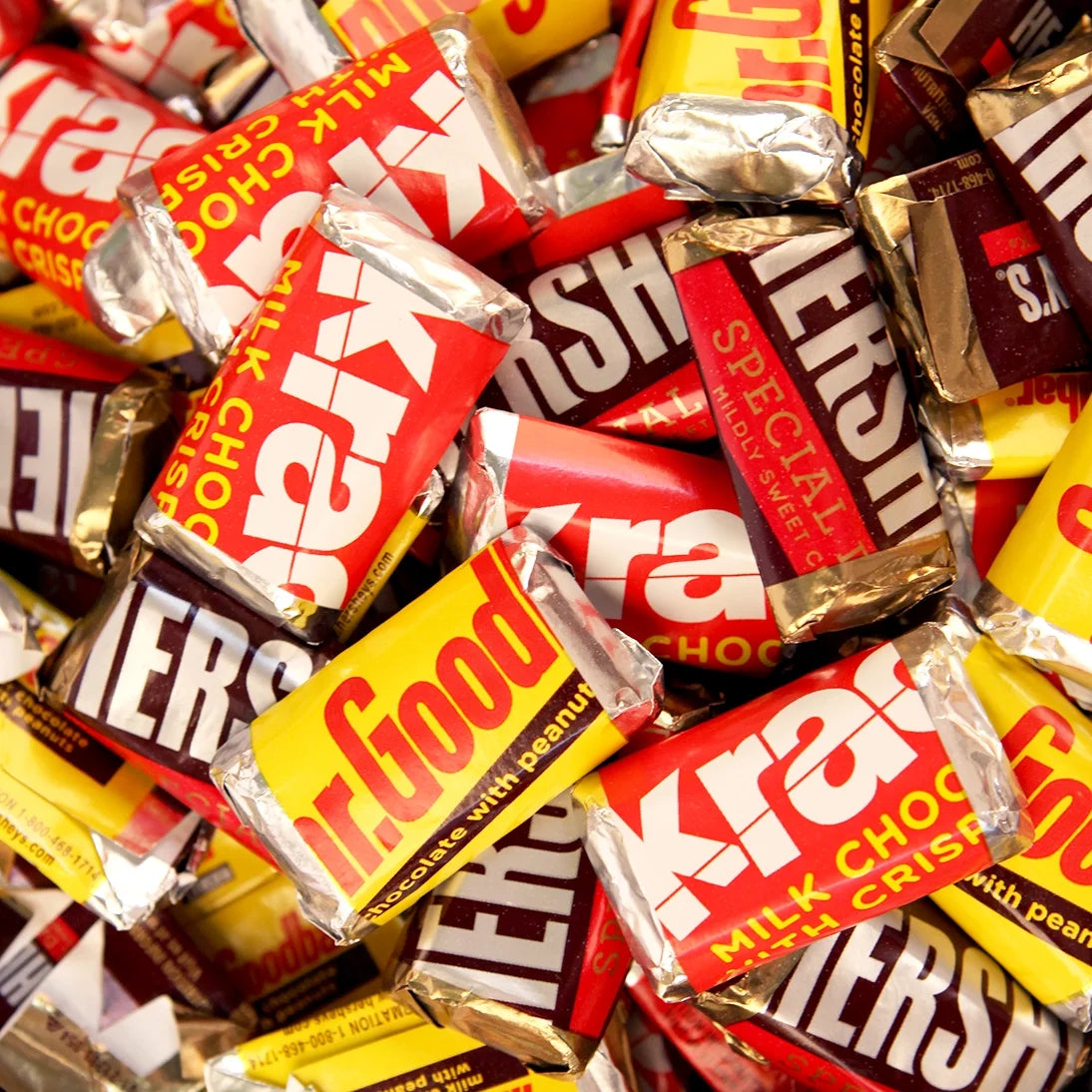 116 Pcs Chocolate & Kisses Candy Favors (1.50 lbs) Grey P1532