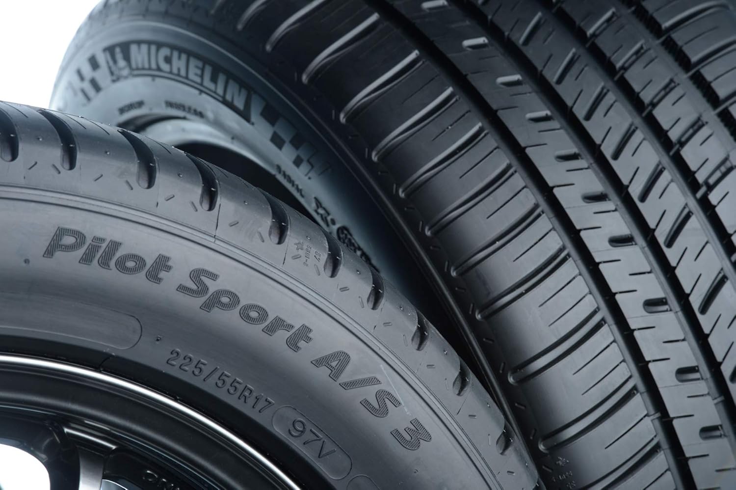 All-Season Tire 255/55R19/XL 111V N4708