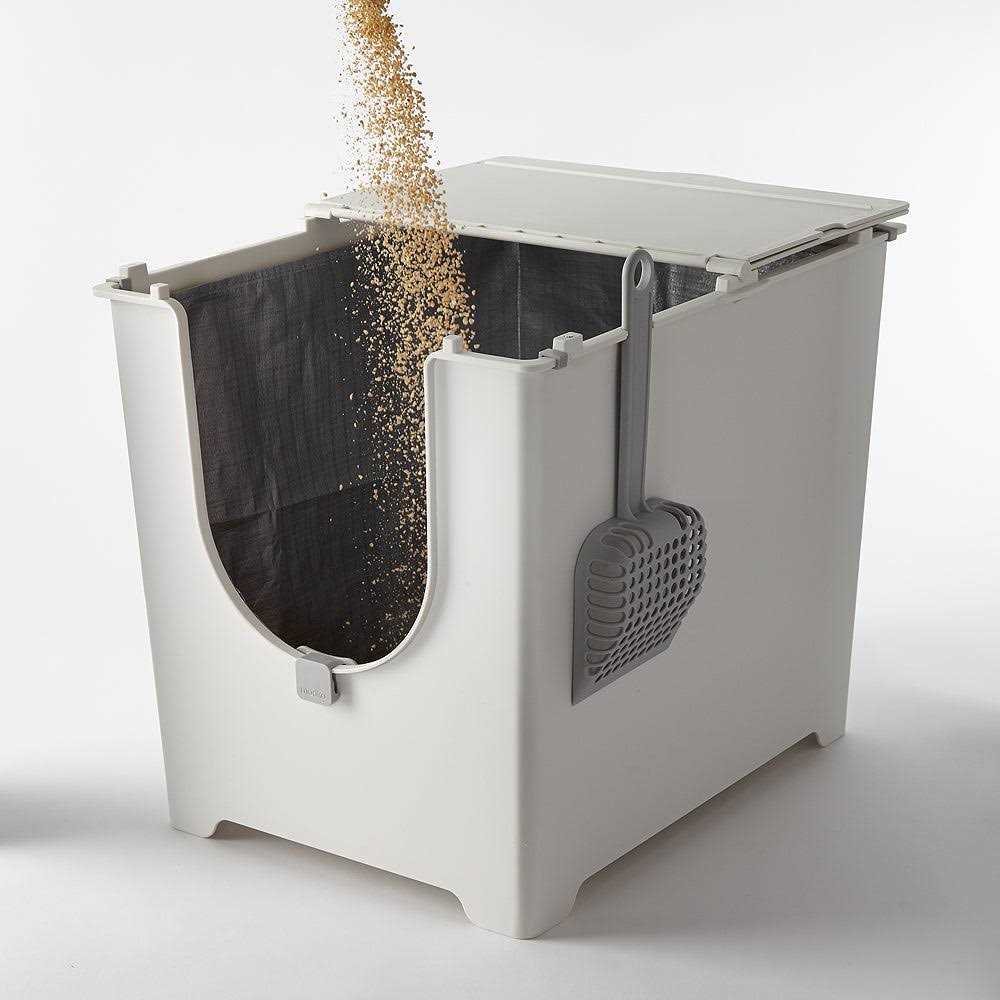 Flip Litter Box with Scoop and Reusable Liner R875534