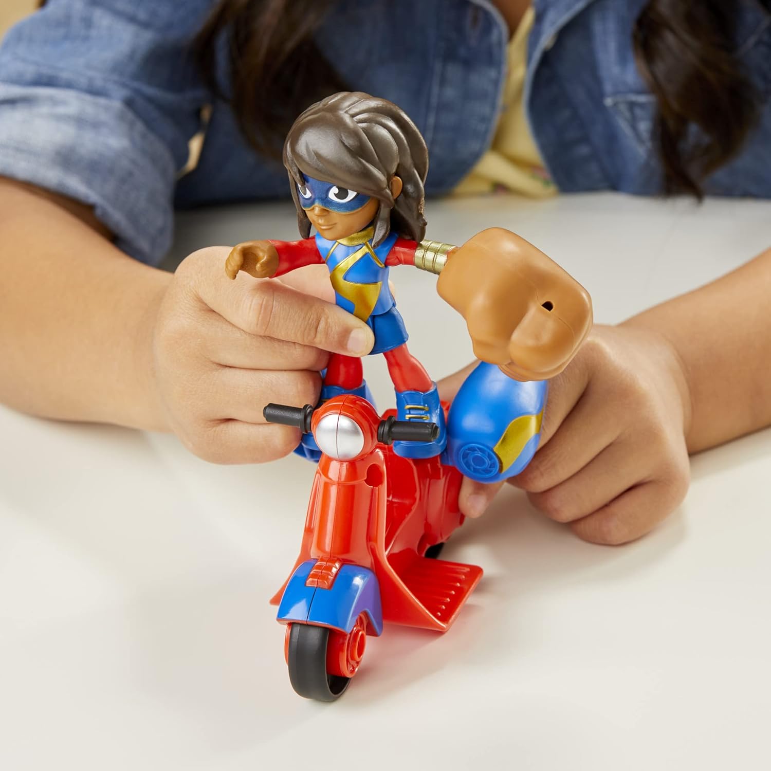 Ms. Marvel Action Figure and Vehicle V747