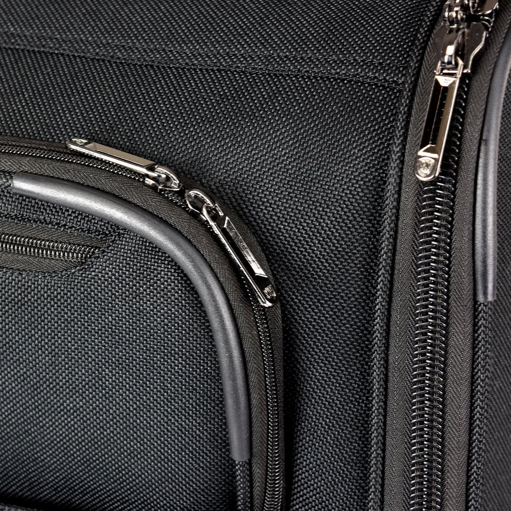 Black 21-Inch Softside 8-Wheeled Spinner Garment Bag Luggage I4033