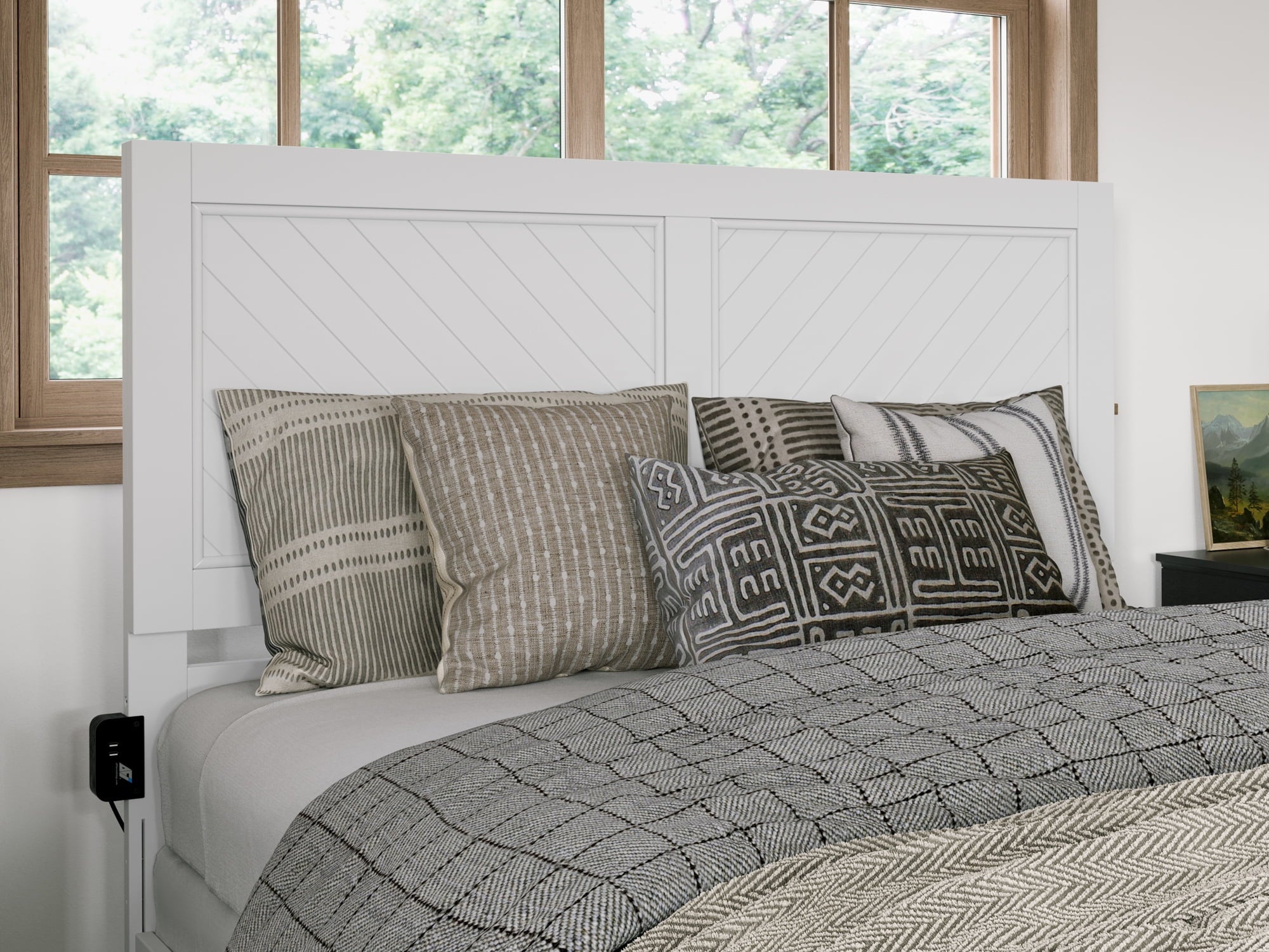 White Solid Wood Queen Foundation Bed Frame with Matching Footboard L981612